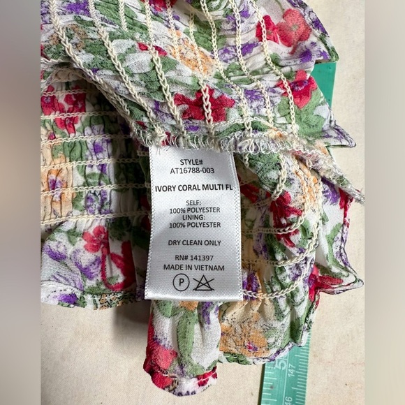 ASTR Cream and Pink Floral smocked surplice top size S - Picture 11 of 13